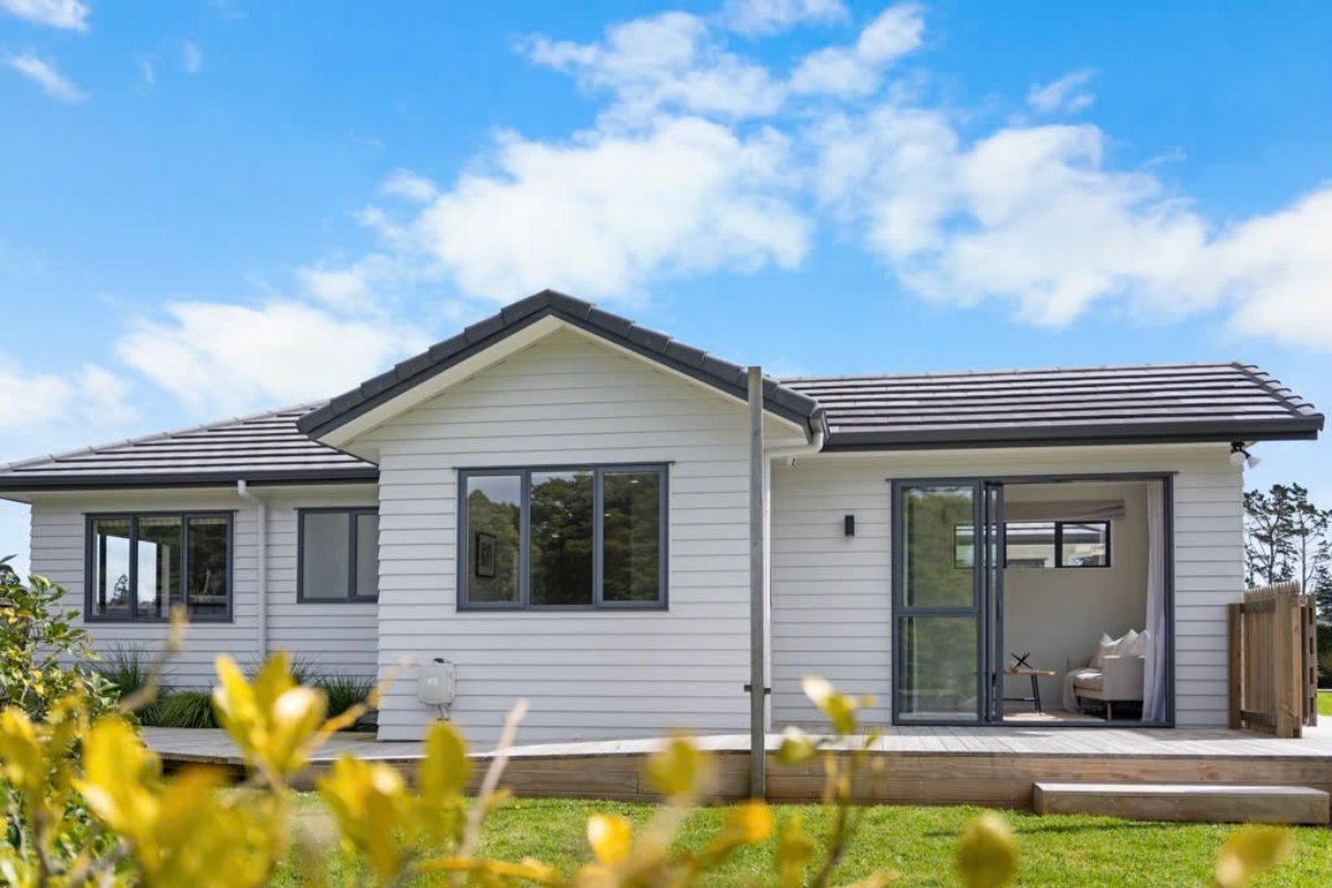 medium and telephoto lenses tell the whole story