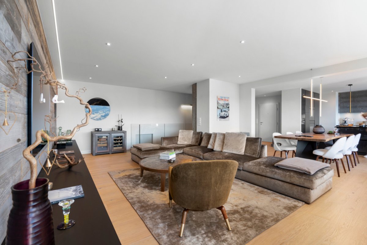 manipulate natural and artificial light sources 