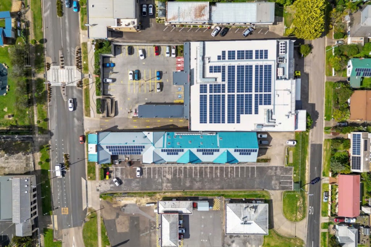 Don’t Let Neighborhood Photos Overwhelm the Property