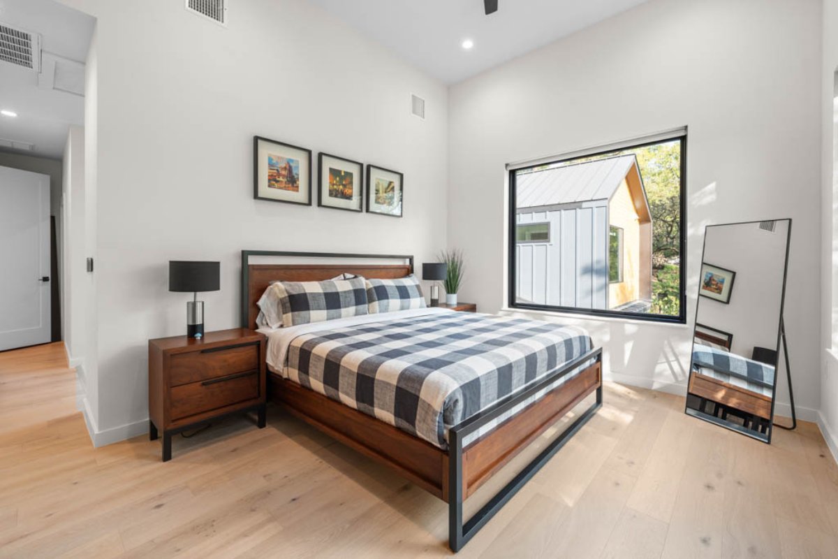 Enhance Old Rooms with Virtual Staging