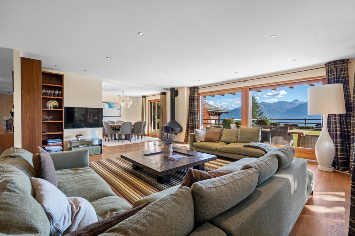 Composition and Angles for Spacious Photos