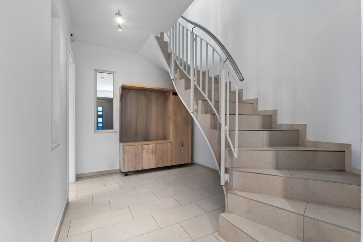 Object Removal & Room Clean-Up after