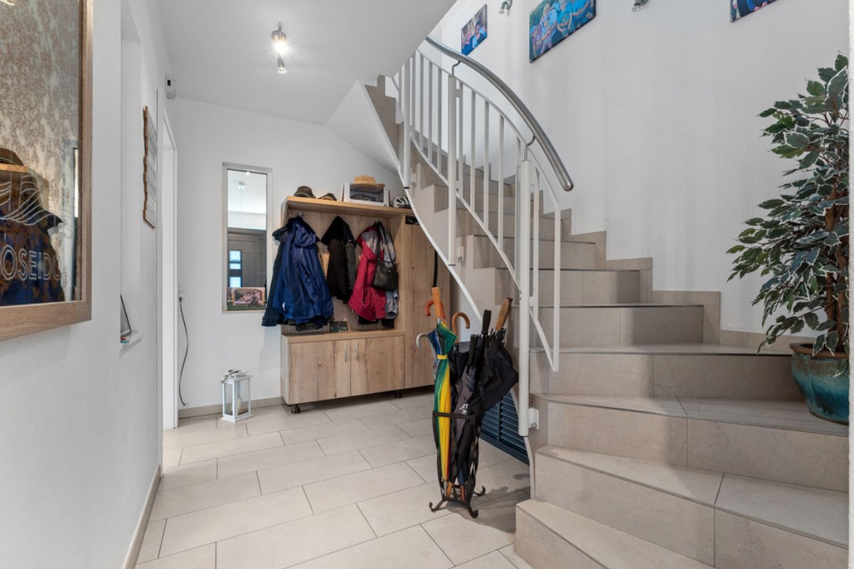 Object Removal & Room Clean-Up before