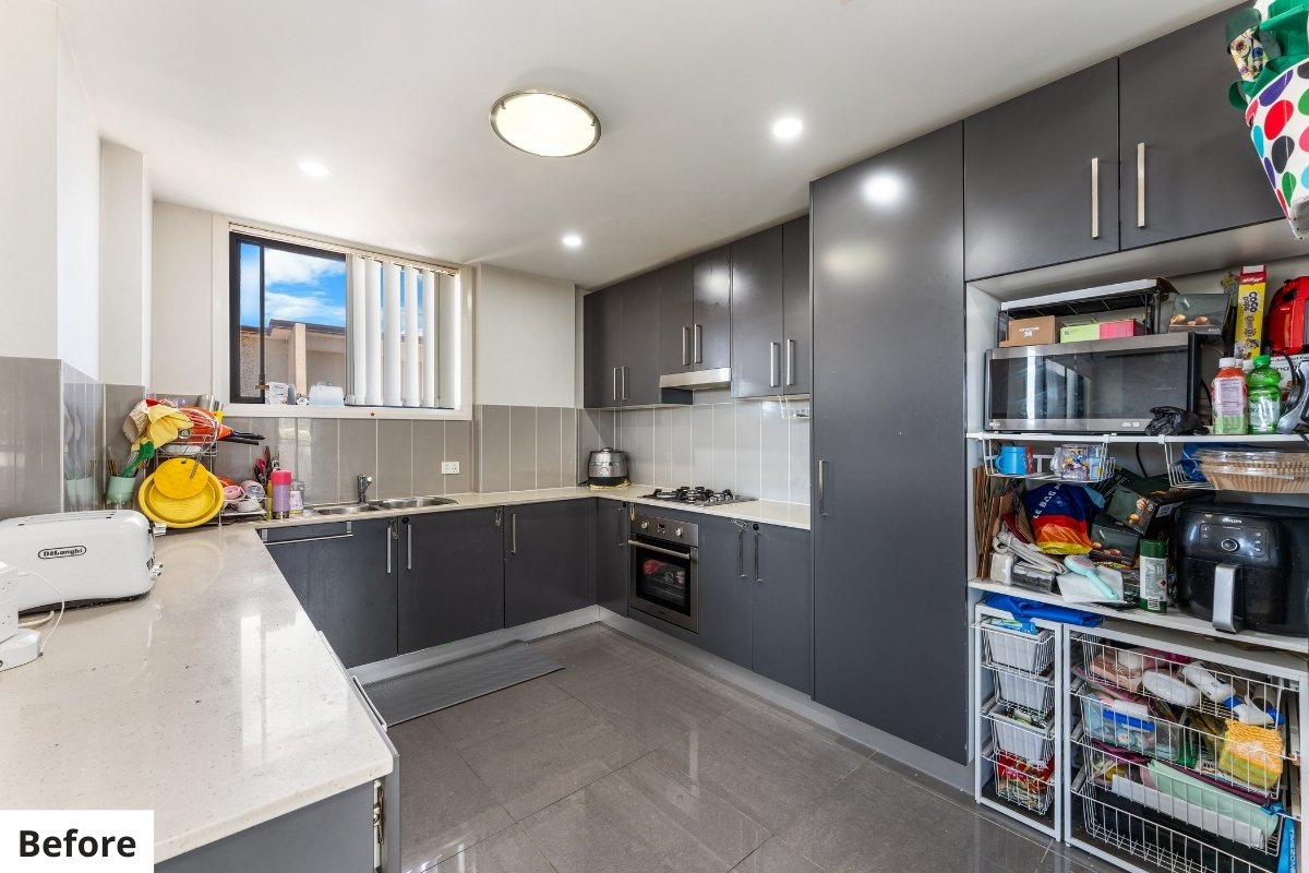 Remove Object: Cleaning up clutter, expanding space