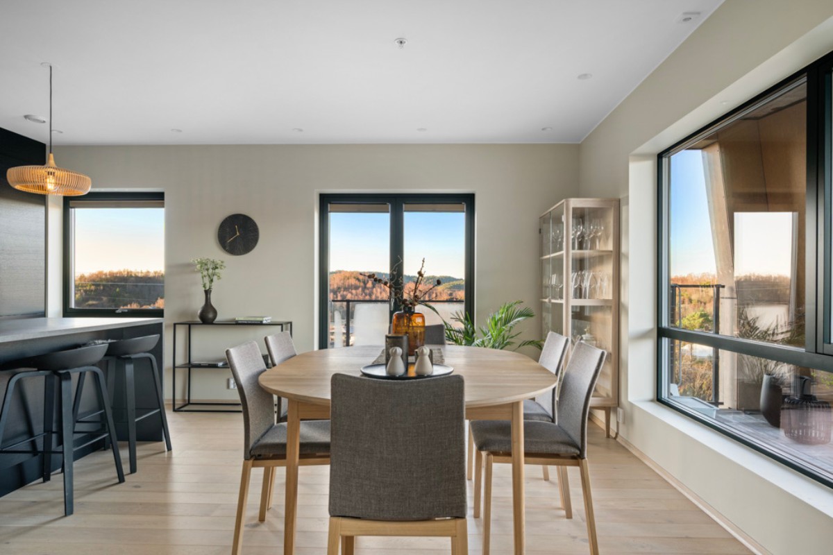 Virtual Staging: A Cost-Effective and Flexible Solution