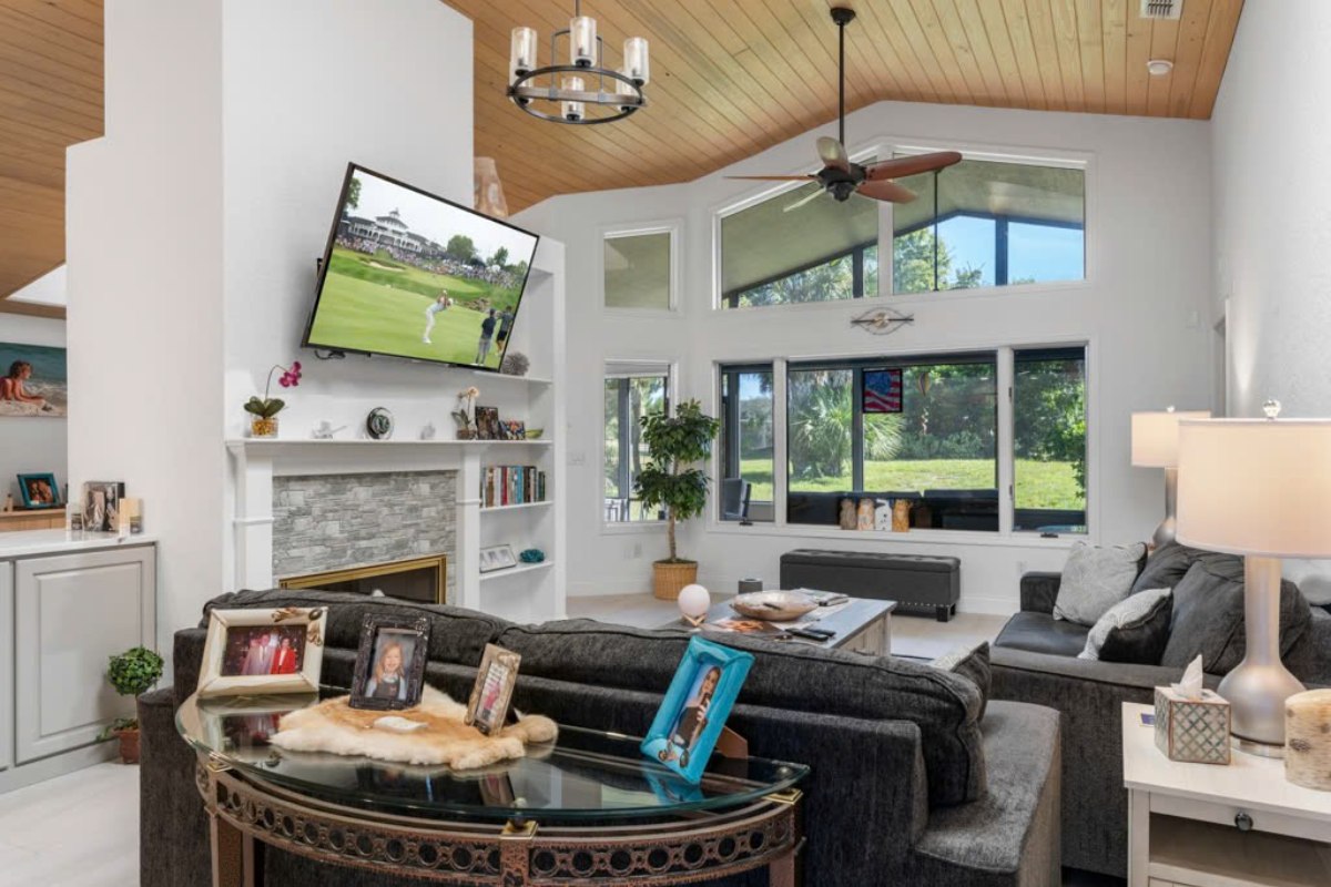 Vivid colors, attractive images